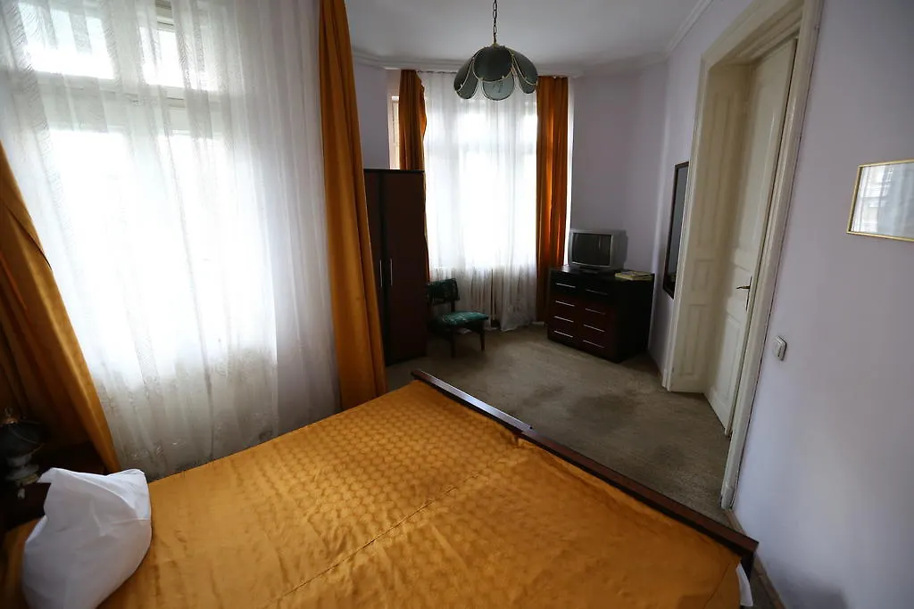 **  Banat Otel Bükreş Romanya