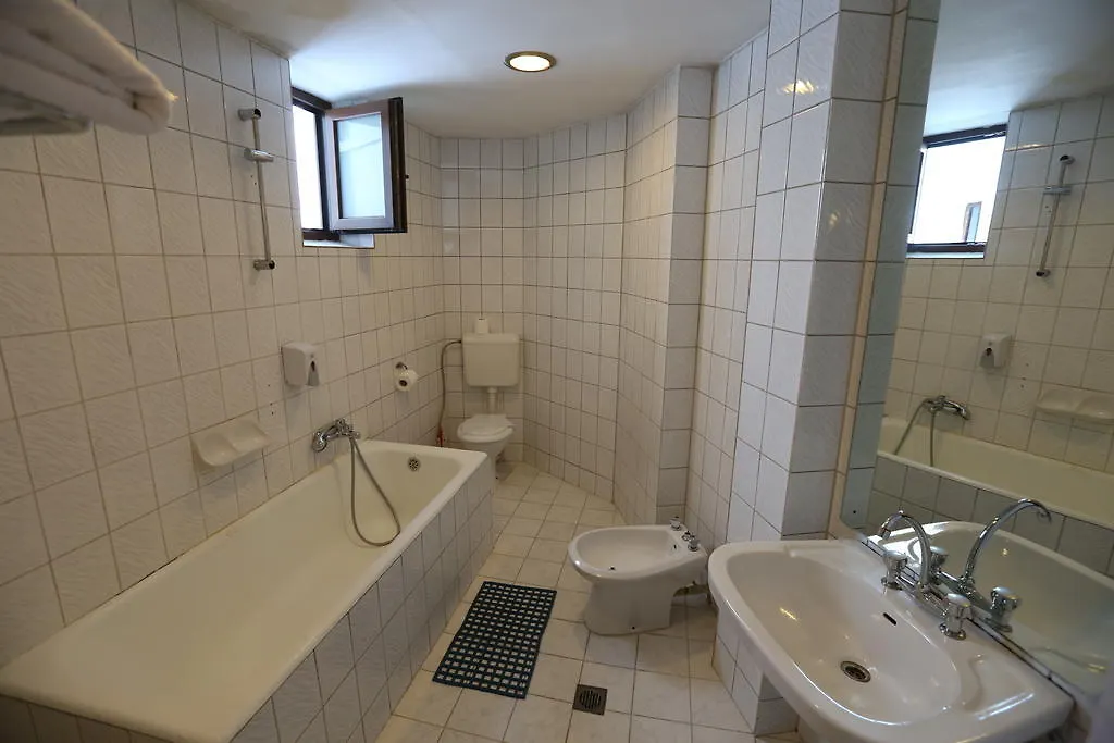 Banat Otel Bükreş 2*,