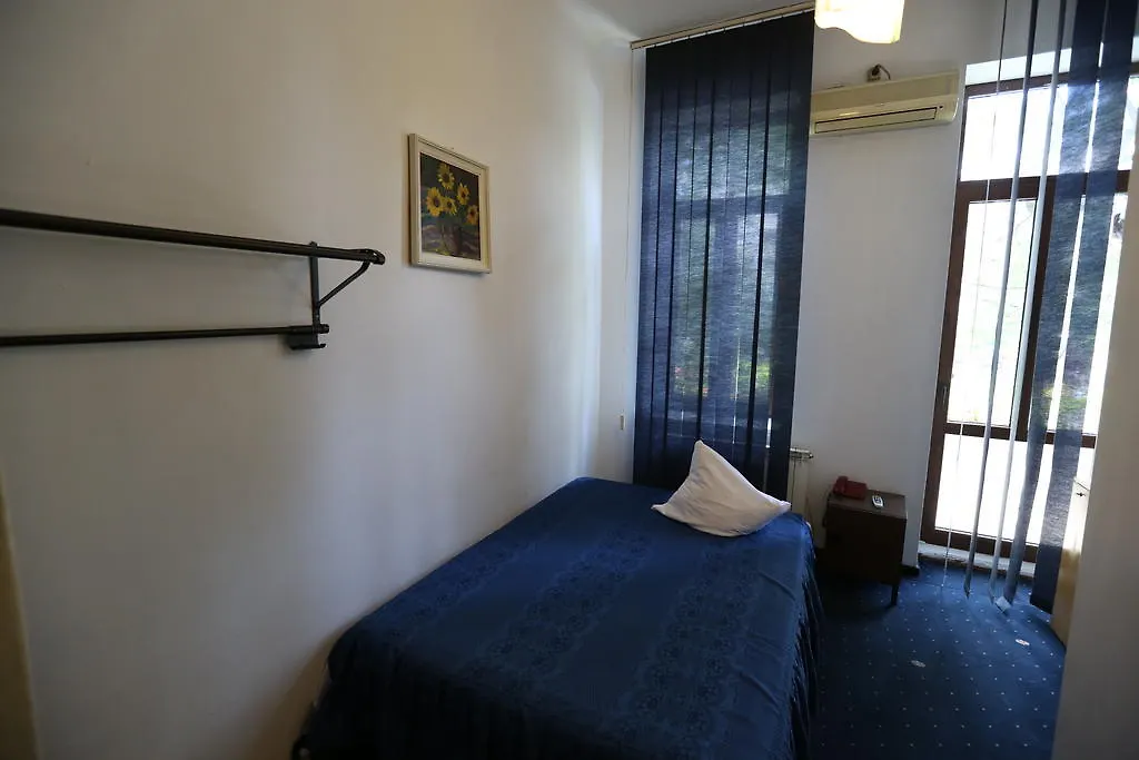 Banat Otel Bükreş 2*,